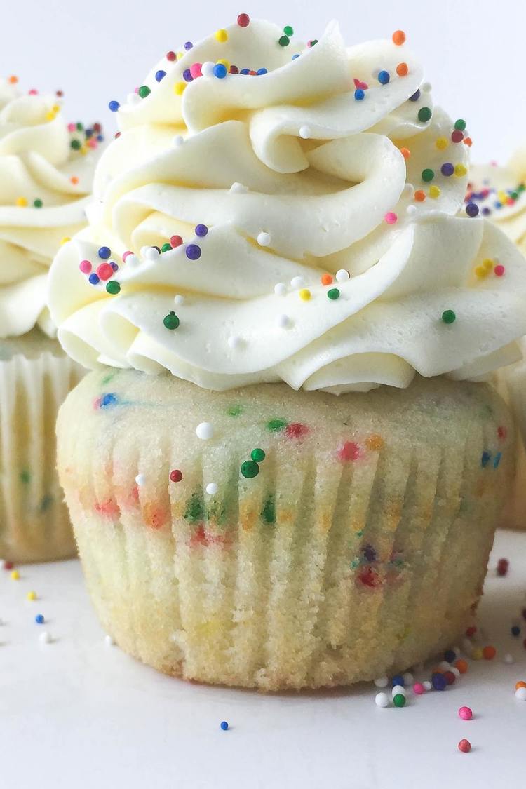 Vanilla Cupcakes with Rainbow Sprinkles Recipe