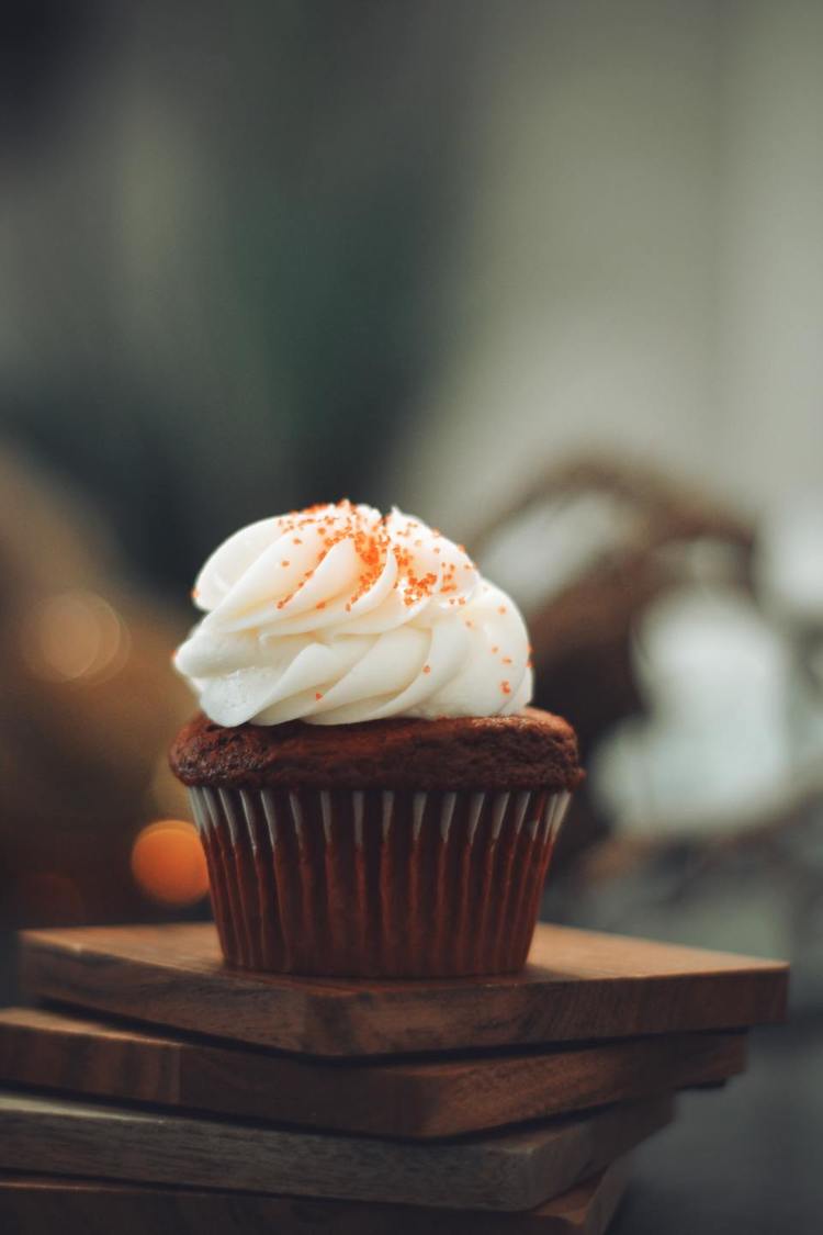 Cupcakes with Whipped Cream and Orange Zest Recipe