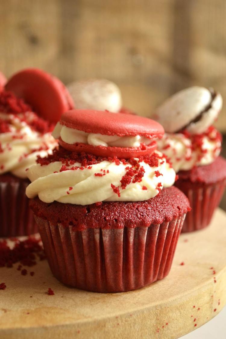 Cupcake Recipe - Red Velvet and Macaron Cupcakes