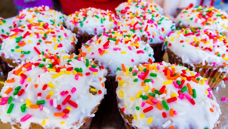 Cupcake Recipe - Birthday Cupcakes with Sprinkles
