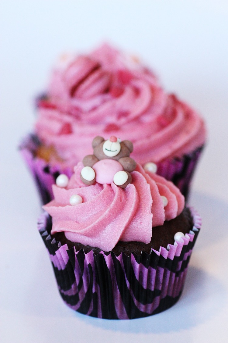 Mini Chocolate Cupcakes with Pink Icing - Cupcake Recipe