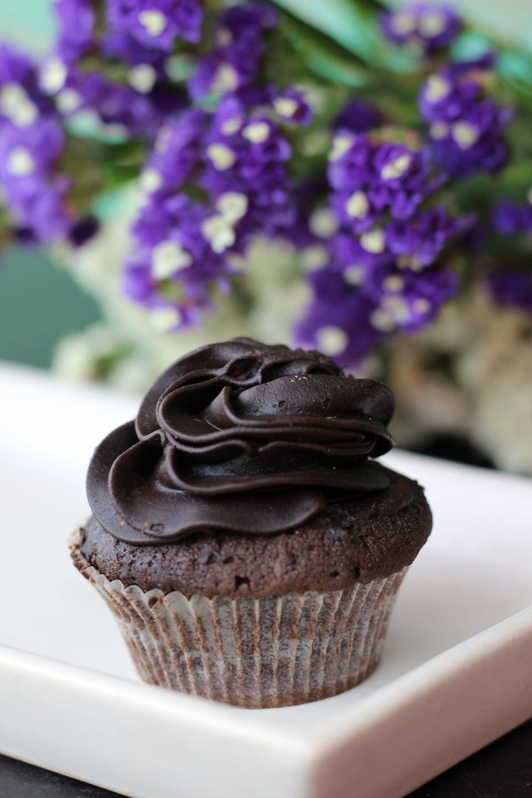 Cupcake Recipe - Chocolate Cupcake with Dark Chocolate Icing