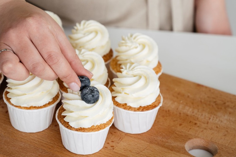 Blueberry Cupcakes with Vanilla Icing - Cupcake Recipe