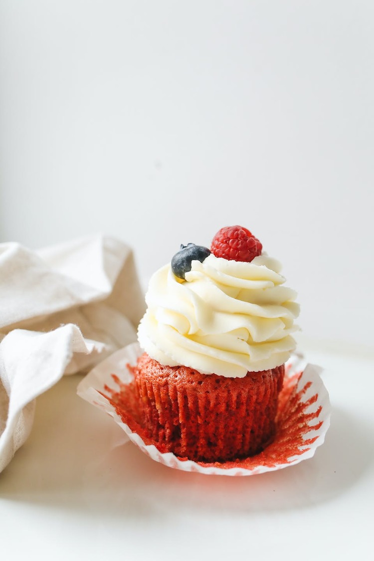 Red Velvet Cupcakes with Raspberries, Blueberries and Vanilla Icing Recipe