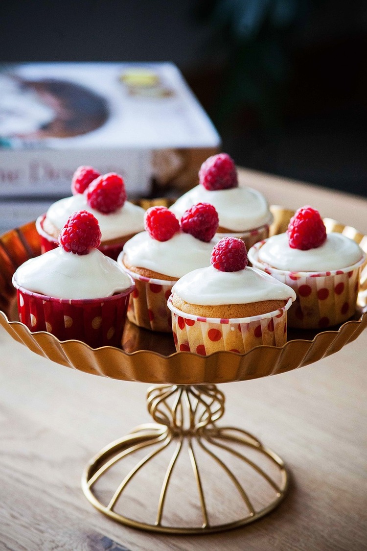 Vanilla Icing Cupcakes with Raspberries on Top - Cupcake Recipe